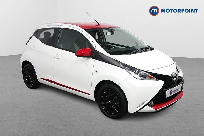 White Used 2018 Toyota Aygo x-press Hatchback | £9,049 (Fair price) - Image 1/4