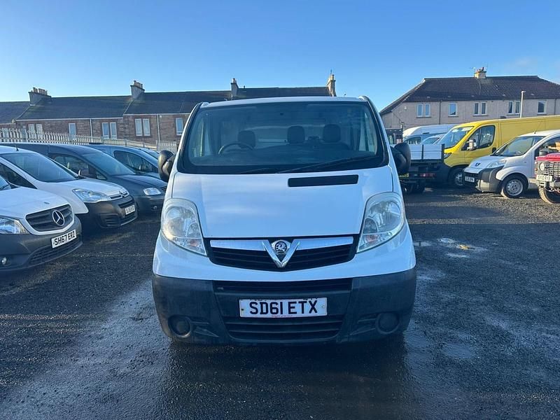 Used Vauxhall Vivaro 115 HP (84 kW) 2011 White MPV