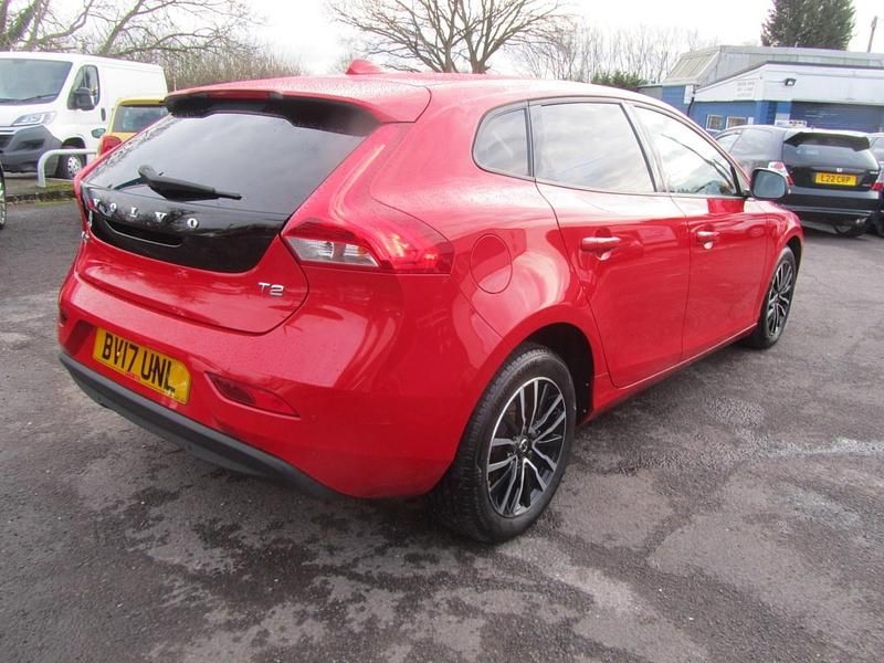 Used Volvo V40 Momentum 2017 Red Hatchback