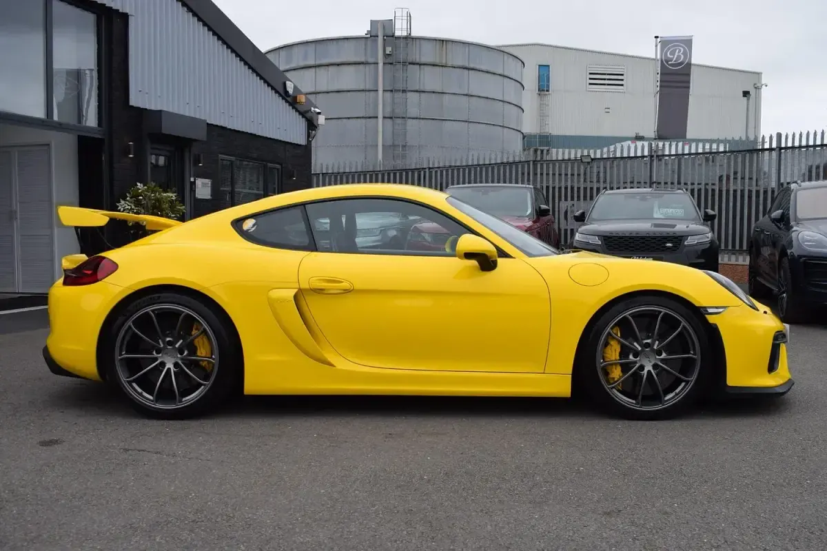 Used Porsche Cayman GT4 385 HP (283 kW) 2015 Yellow Coupe