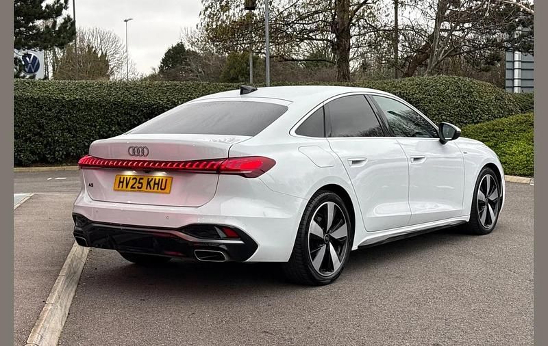 Second-hand Audi A5 S-Line 147 CP (108 kW) 2025 Alb Berlinǎ