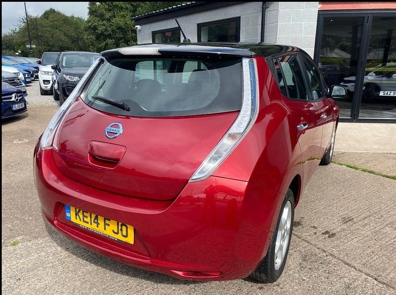 Used Nissan Leaf Visia 80 kW (109 HP) 2014 Red Hatchback