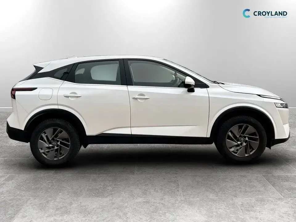 Used Nissan Qashqai Acenta Premium 2023 White SUV