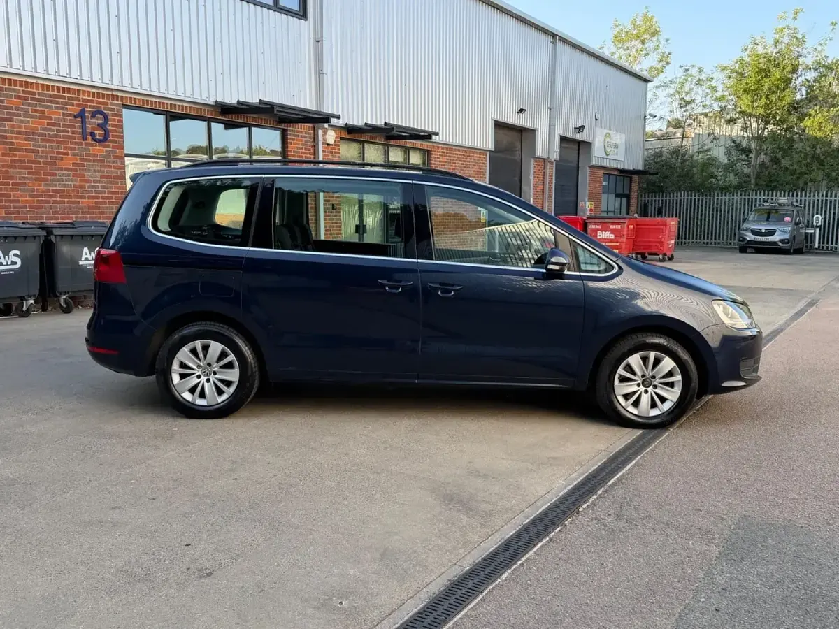 Used VW Sharan SE 140 HP (102 kW) 2015 Blue MPV