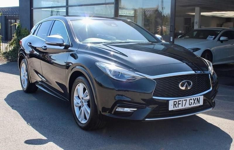 Used Infiniti Q30 Business Executive 109 HP (80 kW) 2017 Black Hatchback