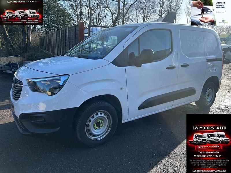 Used Vauxhall Combo 100 HP (73 kW) 2021 White MPV