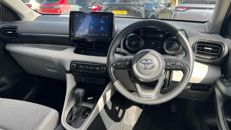 Usata Toyota Yaris Hybrid 114 CV (83 kW) 2023 Rosso