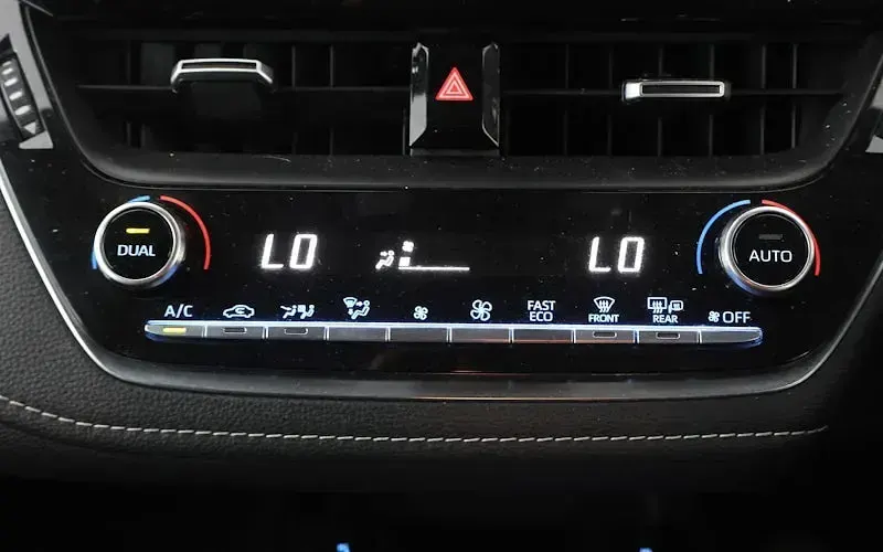 Used Toyota Corolla 122 HP (89 kW) 2022 Silver Estate
