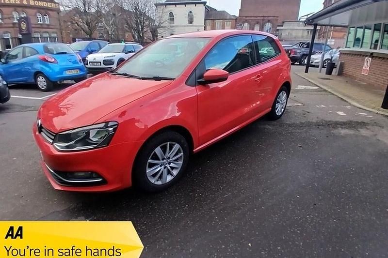 Used VW Polo SE 60 HP (44 kW) 2015 Red Hatchback