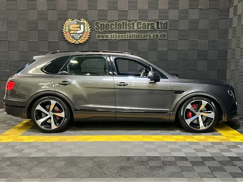 Used Bentley Bentayga 550 HP (404 kW) 2019 Grey SUV