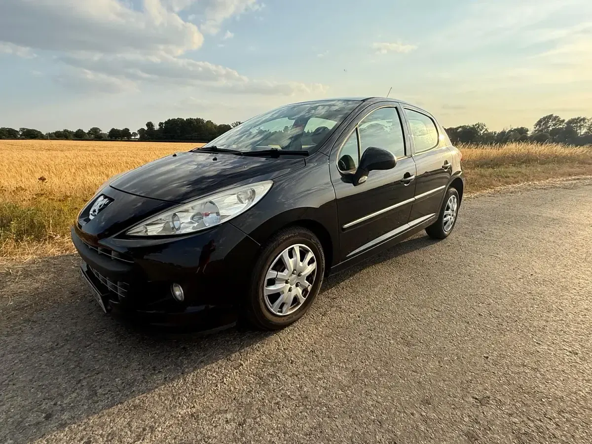 Used Peugeot 207 Active 95 HP (69 kW) 2011 Black Hatchback