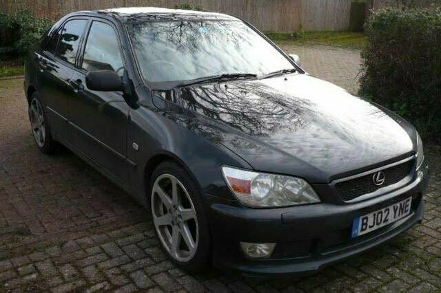 Used Lexus IS300 211 HP (155 kW) 2002 Sedan