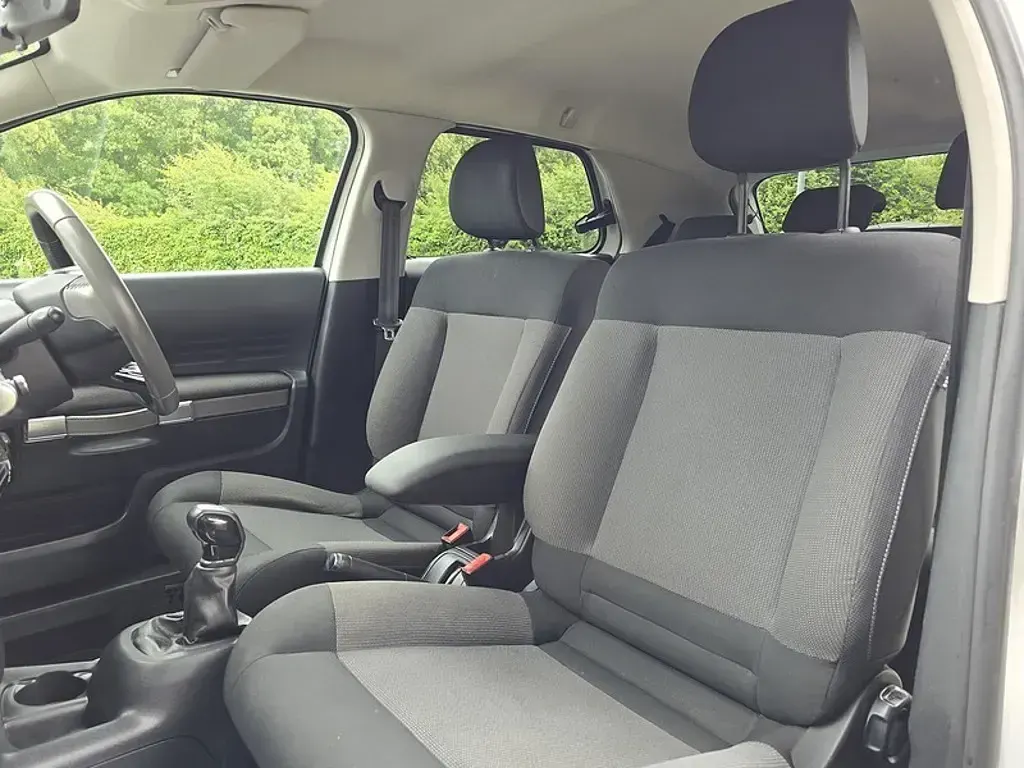 Used Citroën C4 Cactus Flair 82 HP (60 kW) 2017 White Hatchback
