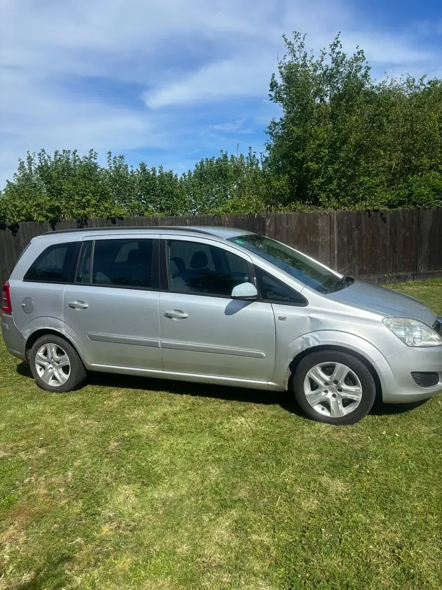 Used Vauxhall Zafira 115 HP (84 kW) 2009 Silver MPV