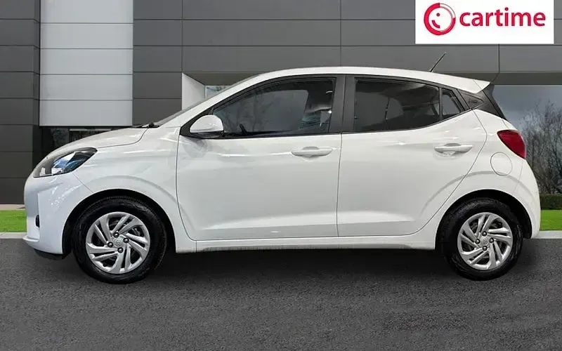 Used Hyundai i10 SE 67 HP (49 kW) 2022 White Hatchback