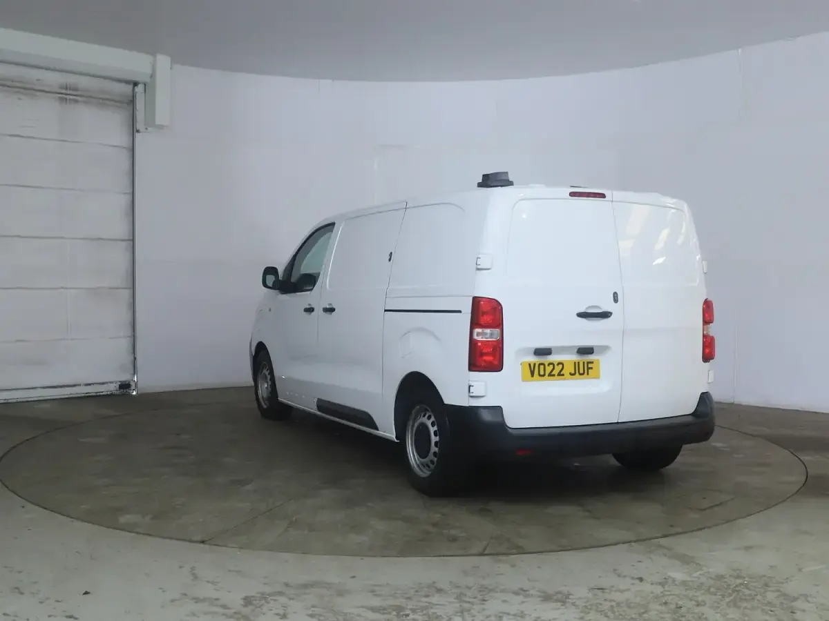 Used Vauxhall Vivaro 100 kW (136 HP) 2022 White MPV