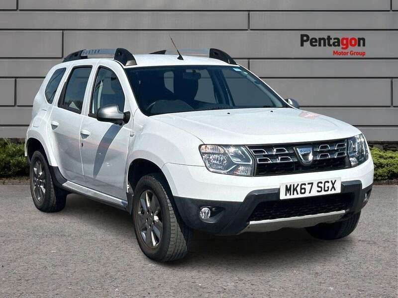 White Used 2017 Dacia Duster Lauréate SUV | £8,450 (Super price) - Image 1/4