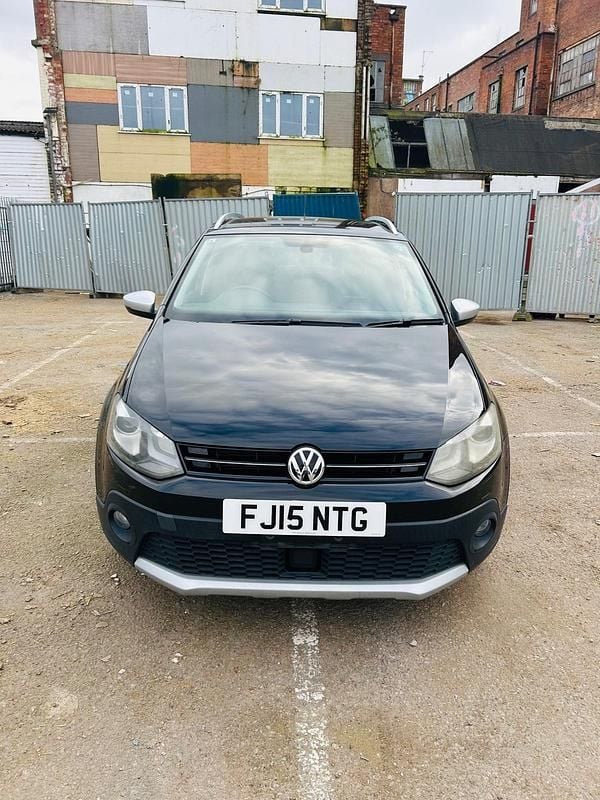Begagnad VW Polo Cross 2015 Svart Halvkombi