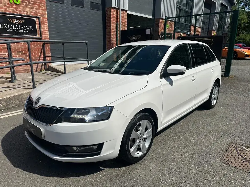 Used Skoda Rapid SE 95 HP (69 kW) 2018 White Hatchback