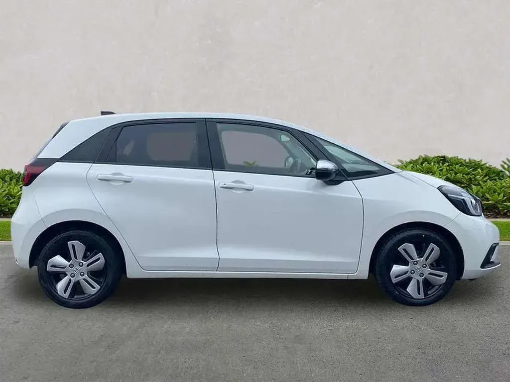 Used Honda Jazz Hybrid 109 HP (80 kW) 2021 White Hatchback