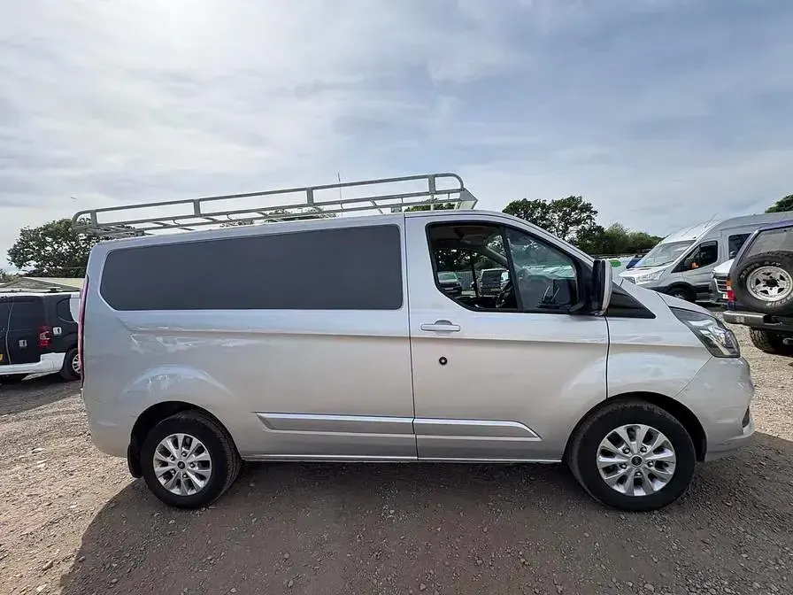 Used Ford Transit Custom Limited 130 HP (95 kW) 2019 Silver Van