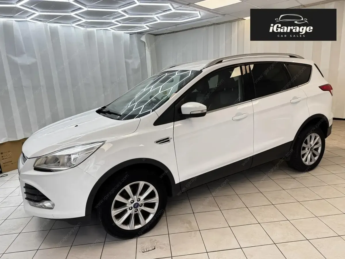 Usado Ford Kuga Titanium 150 CV (110 kW) 2015 Blanco SUV