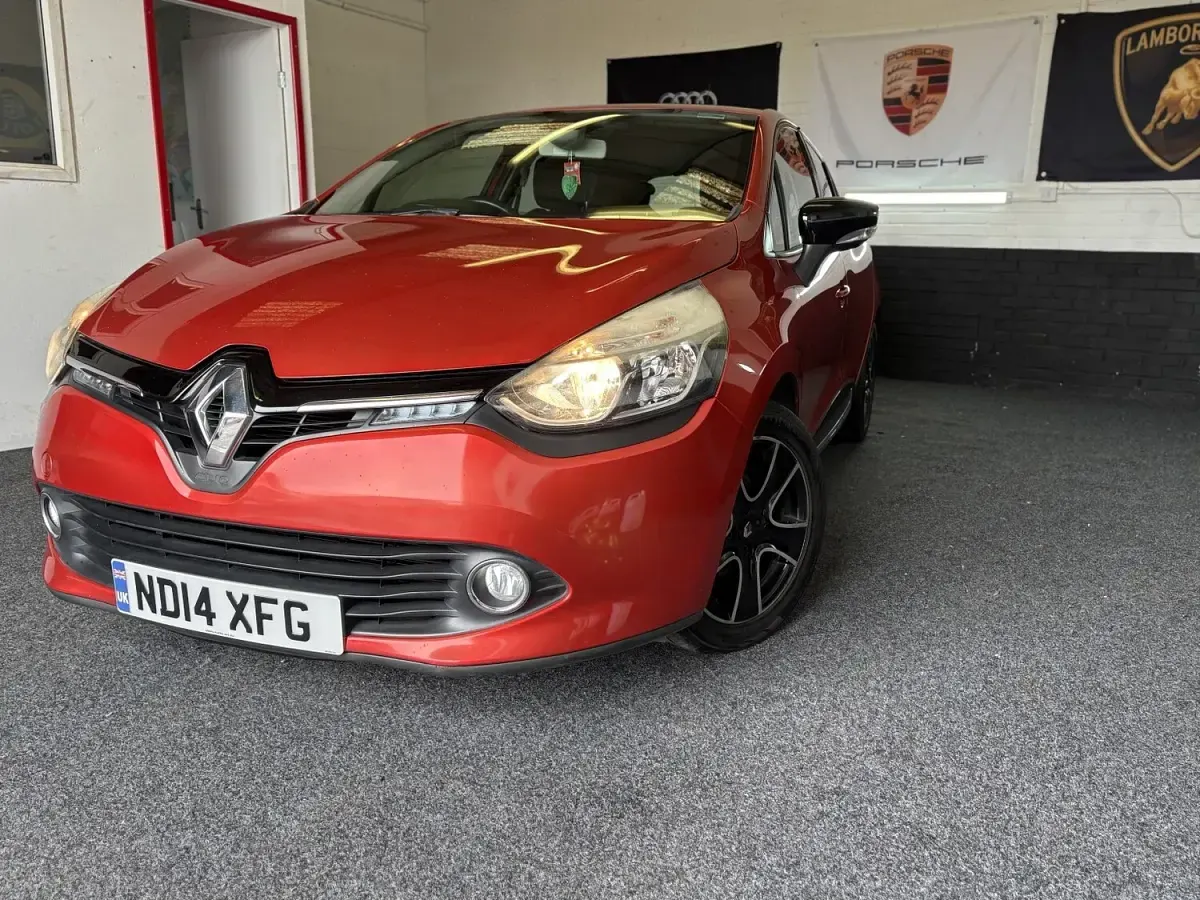 Used Renault Clio IV Dynamique 2014 Red Hatchback