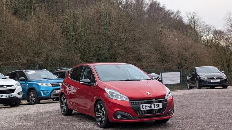 Used Peugeot 208 GT-line 110 HP (80 kW) 2018 Red Hatchback