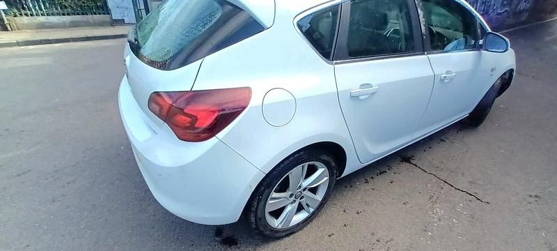 Used Vauxhall Astra SRi 2014 White Hatchback