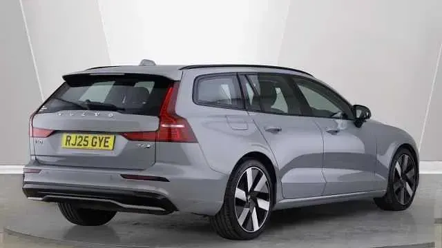 Used Volvo V60 Plus 350 HP (257 kW) 2025 Estate