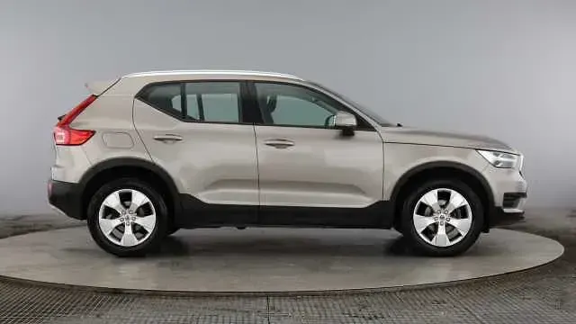 Used Volvo XC40 Momentum 161 HP (118 kW) 2022 SUV