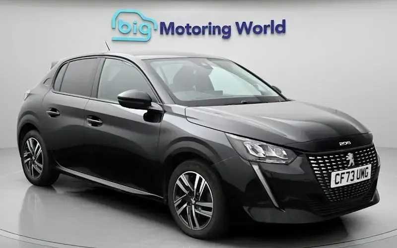 Used Peugeot 208 Allure+ 131 HP (96 kW) 2023 Hatchback