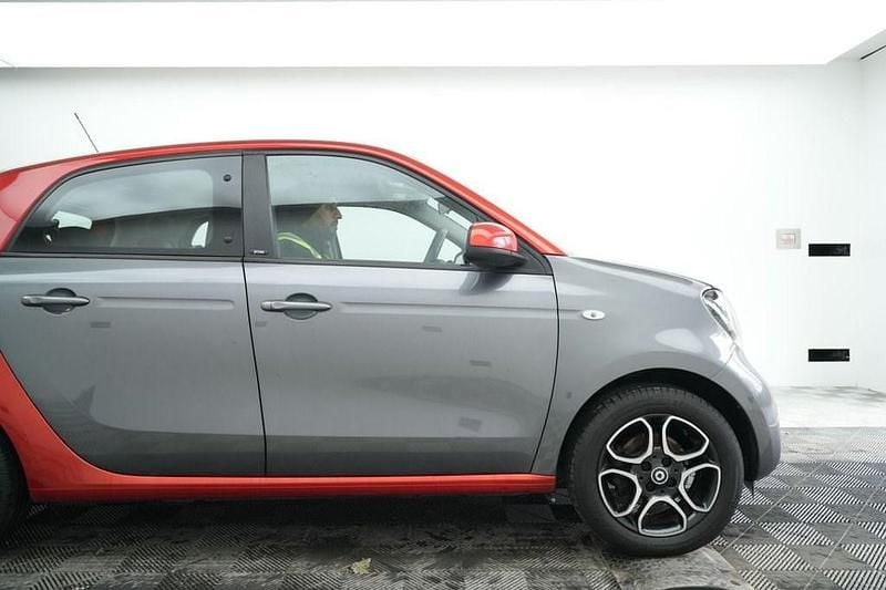 Used Smart ForFour Premium 71 HP (52 kW) 2017 Red Hatchback