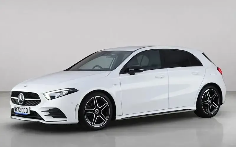 Used Mercedes A180 Executive 136 HP (100 kW) 2021 White Hatchback