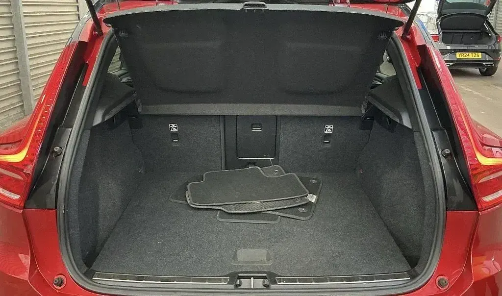 Used Volvo XC40 R-Design Pro 2018 Red SUV