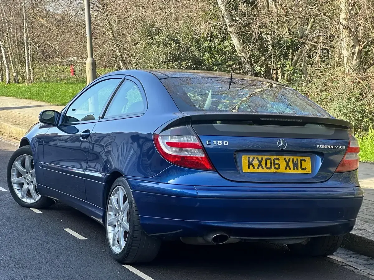 Used Mercedes C180 SE 143 HP (105 kW) 2006 Blue Coupe