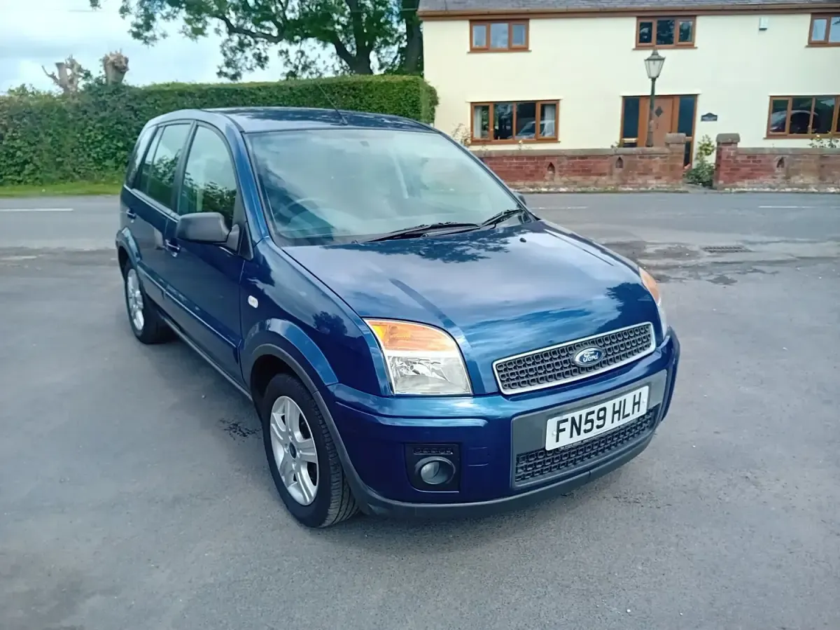 Used Ford Fusion Zetec 101 HP (74 kW) 2009 Blue Hatchback