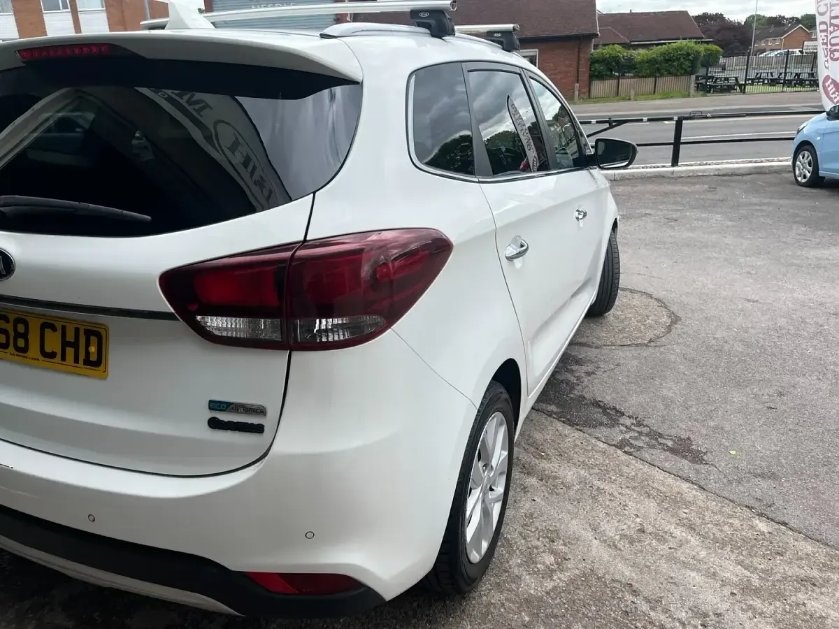 Used Kia Carens 135 HP (99 kW) 2018 White MPV