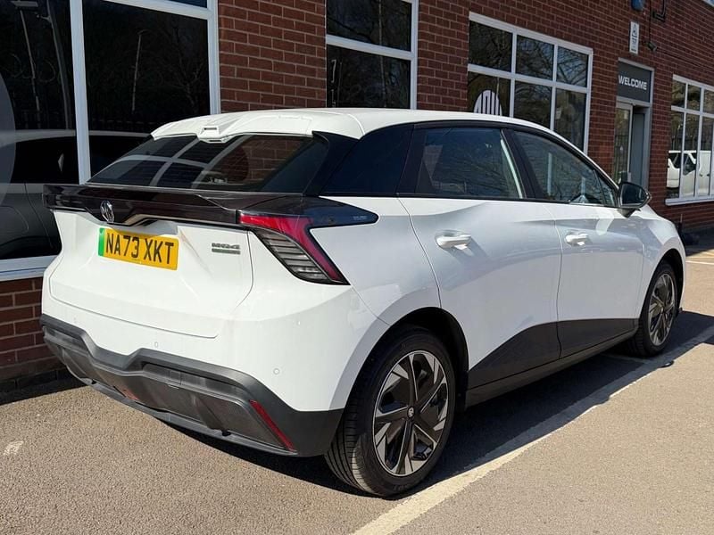 Used MG MG4 EV SE 319 kW (435 HP) 2023 White Hatchback
