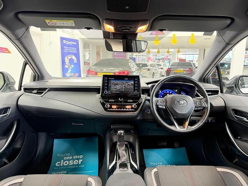 Used Toyota Corolla Sport 184 HP (135 kW) 2021 White Estate