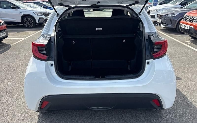 Second-hand Toyota Yaris Hybrid Design 116 CP (85 kW) 2026 Hatchback