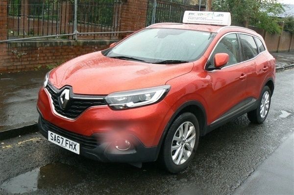 Red Used 2017 Renault Kadjar Dynamique SUV | £7,995 (A bit pricey) - Image 1/1
