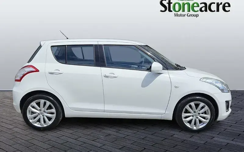Used Suzuki Swift SZ3 94 HP (69 kW) 2016 White Hatchback