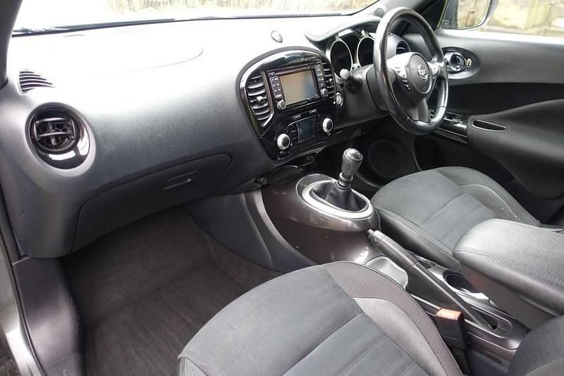 Used Nissan Juke N-Connecta 110 HP (80 kW) 2018 Grey SUV