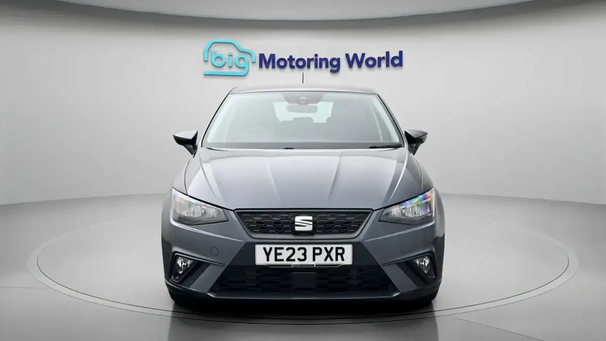 Usado Seat Ibiza SE 94 HP (69 kW) 2023 Cinzento Citadino