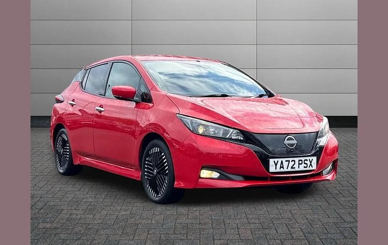 Used Nissan Leaf N-Connecta 108 kW (147 HP) 2023 Red Hatchback