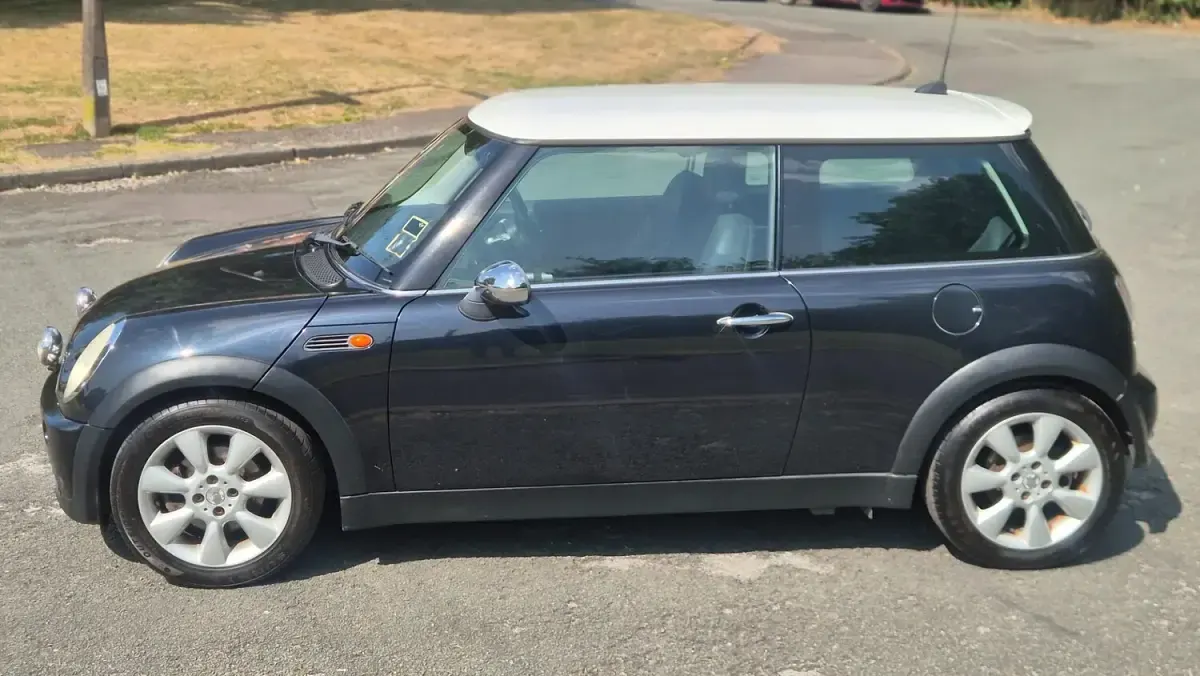 Used Mini Cooper Hatch 116 HP (85 kW) 2006 Black Hatchback
