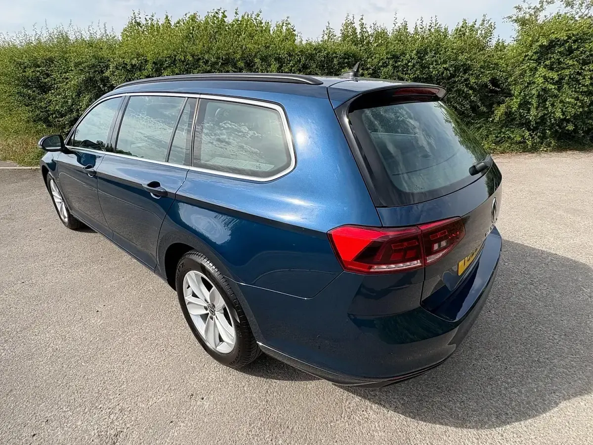 Used VW Passat SE 150 HP (110 kW) 2022 Blue Estate