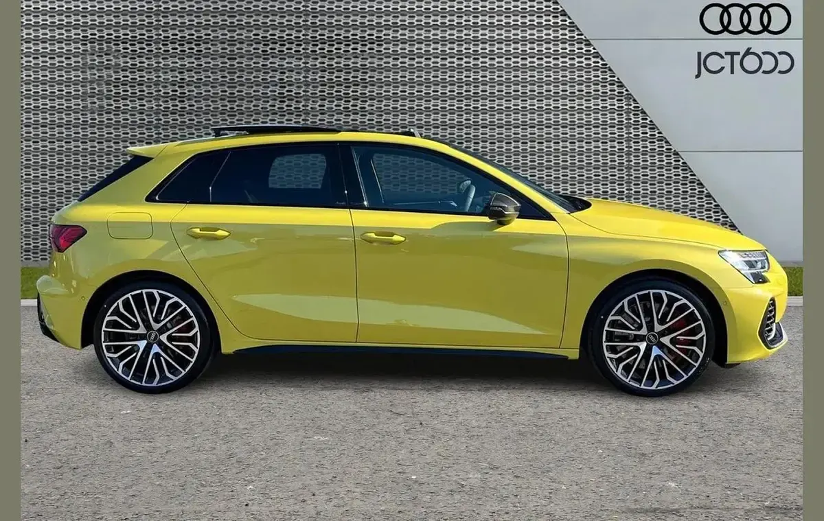 Used Audi S3 Sportback Comfort 333 HP (244 kW) 2026 Yellow Hatchback
