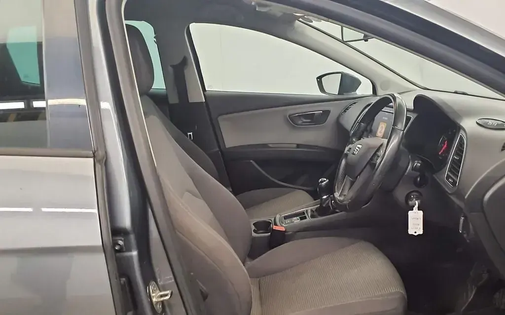 Begagnad Seat Leon SE Dynamic 110 HK (80 kW) 2017 Grå Halvkombi